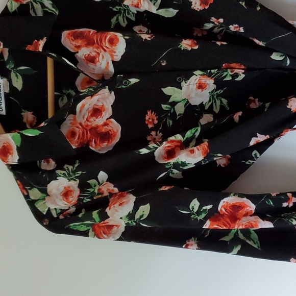 Like new! Women's button down w/tie waist in black w/floral print, UK 18/US 14 - Picture 2 of 3